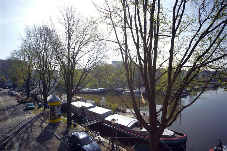 Realengracht houseboat with garden