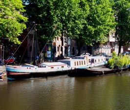 Amsterdam houseboat rent huur verhuur woonschip woonark woonboot
